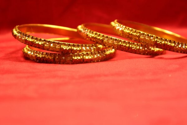 Casual Antique Golden Color Design Bangles