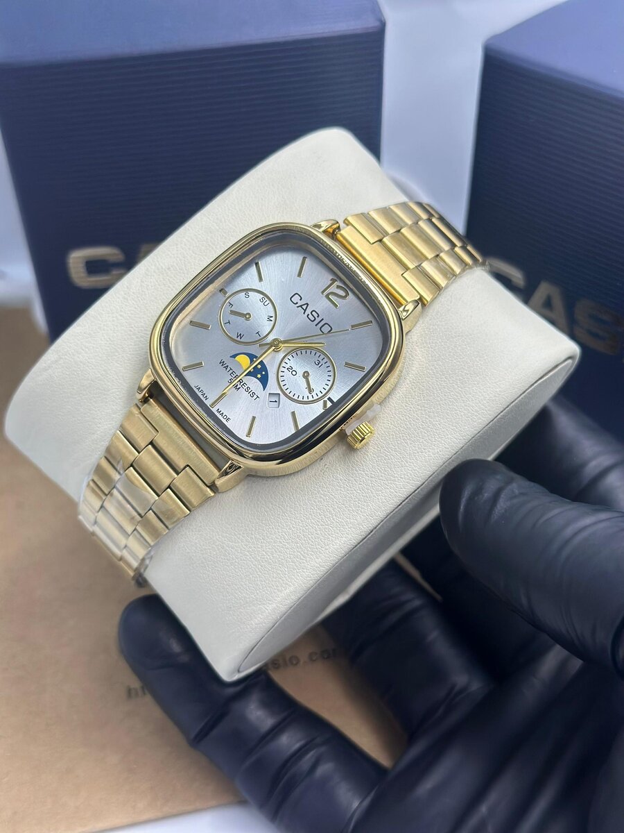 Montre Casio élégante lune