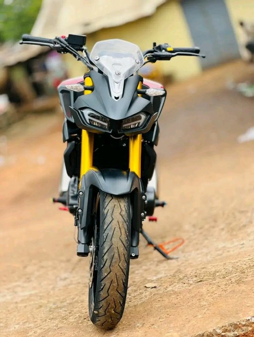 Moto de sport puissante