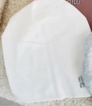 Тонкая шапочка на весну