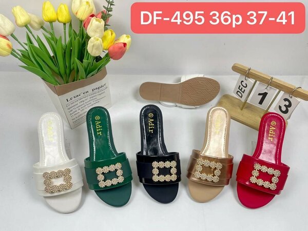 Elegant flat slippers