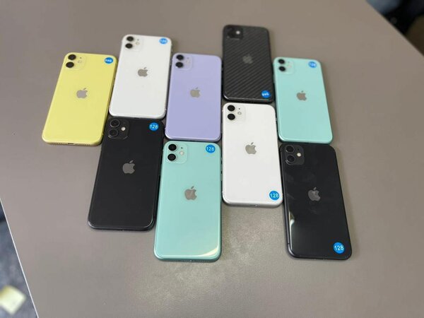 Apple iPhone 11 (64GB)