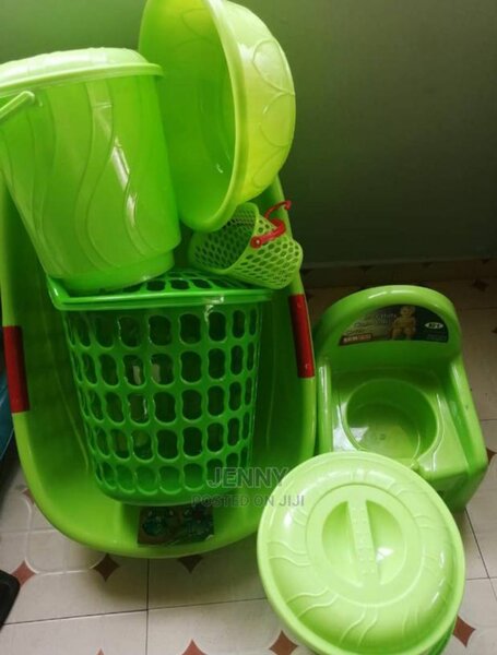 Baby bath tub with laundry basket