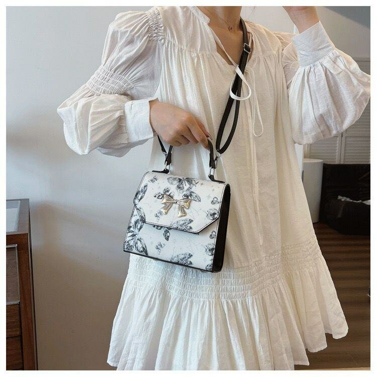 Sac à main élégant papillon