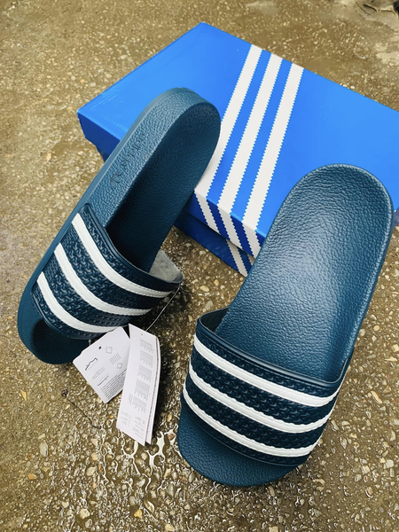 ADIDAS SLIDES 