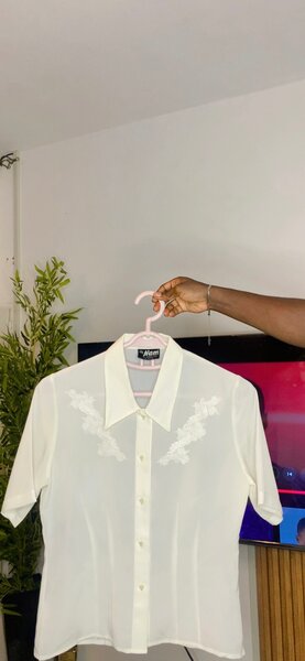 Chemise à carreaux et blouse en satin