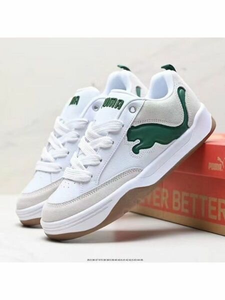 Puma blanches et vertes