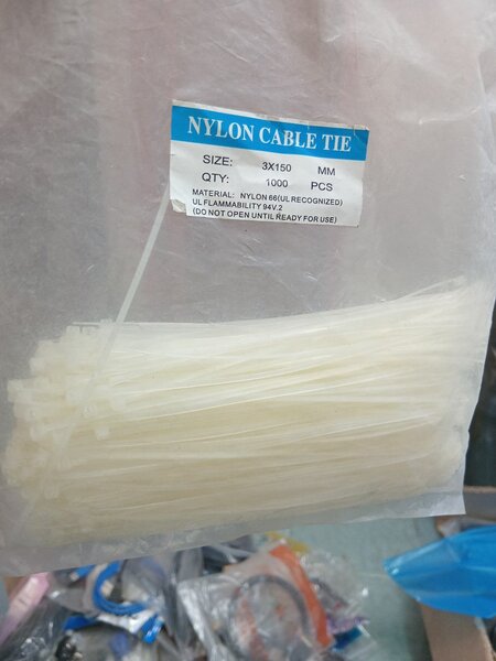 Attaches de câble en nylon 3x150mm