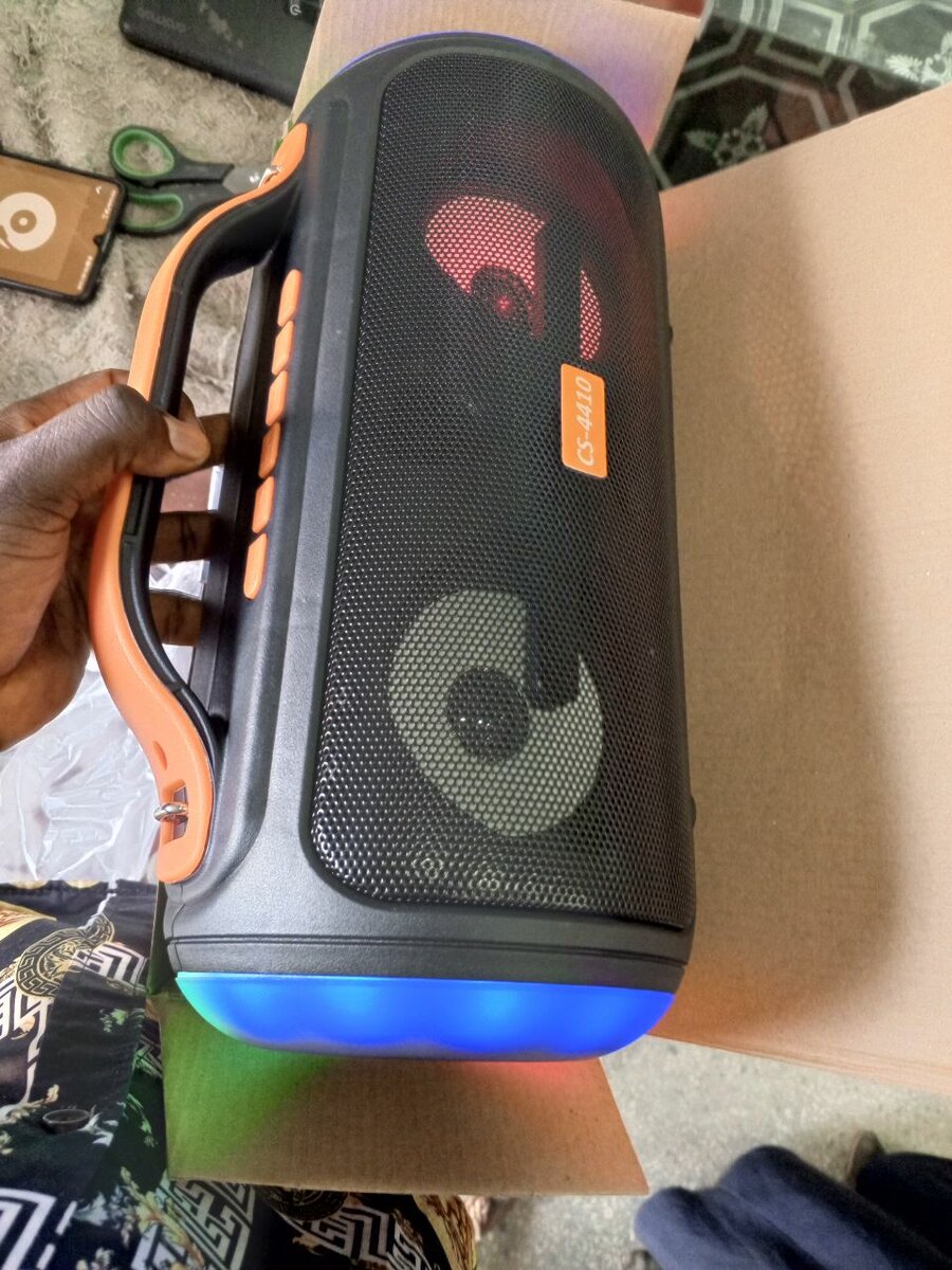 Rechargeable wireless speaker