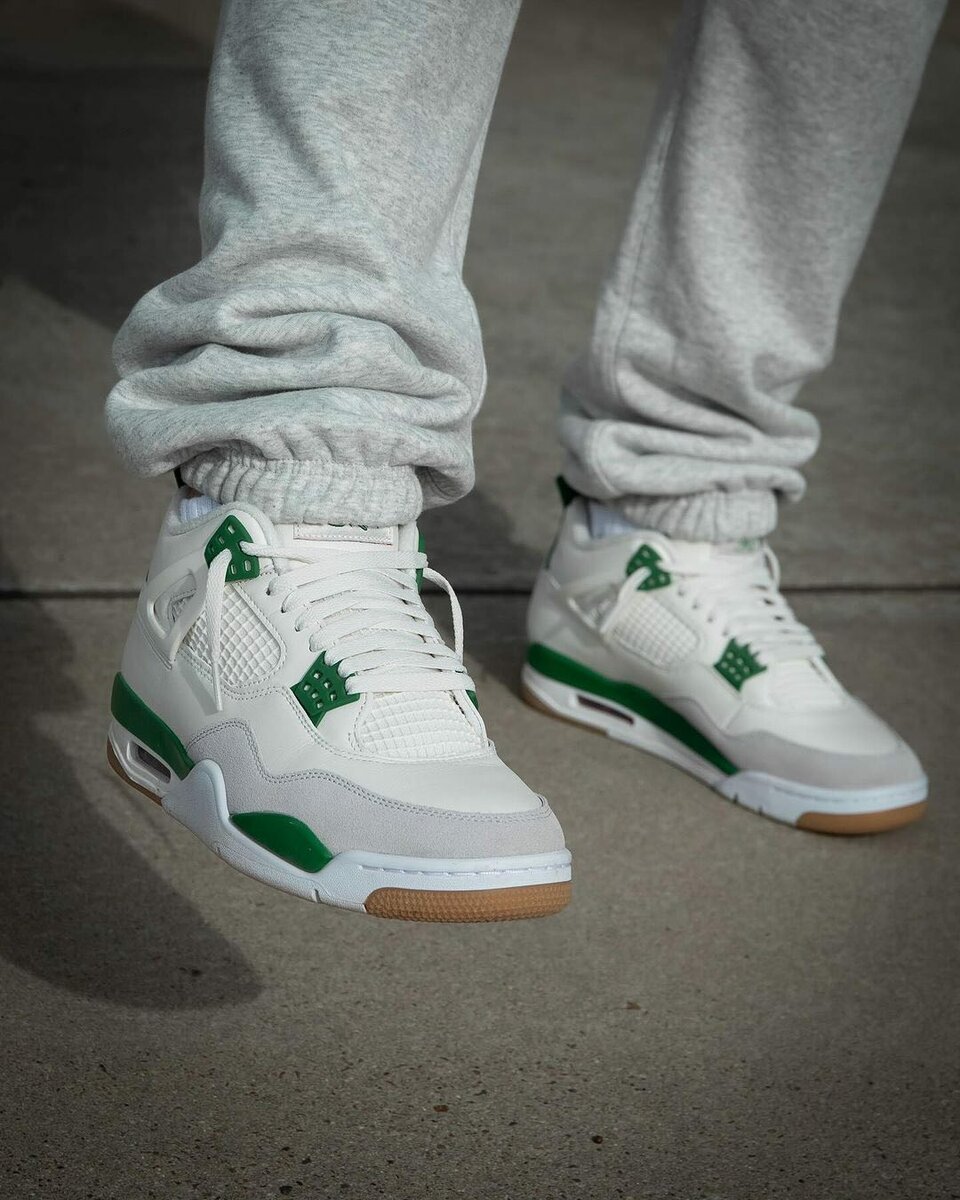 Air Jordan 4 Retro