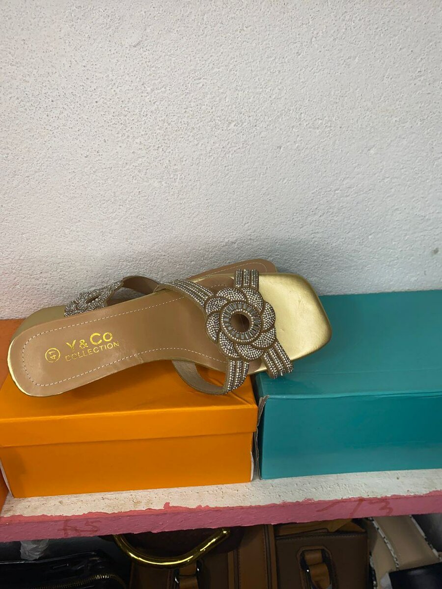 Mules à strass élégantes