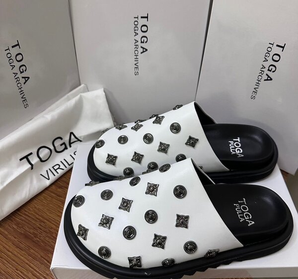 Mules Toga Cloutées Élégantes