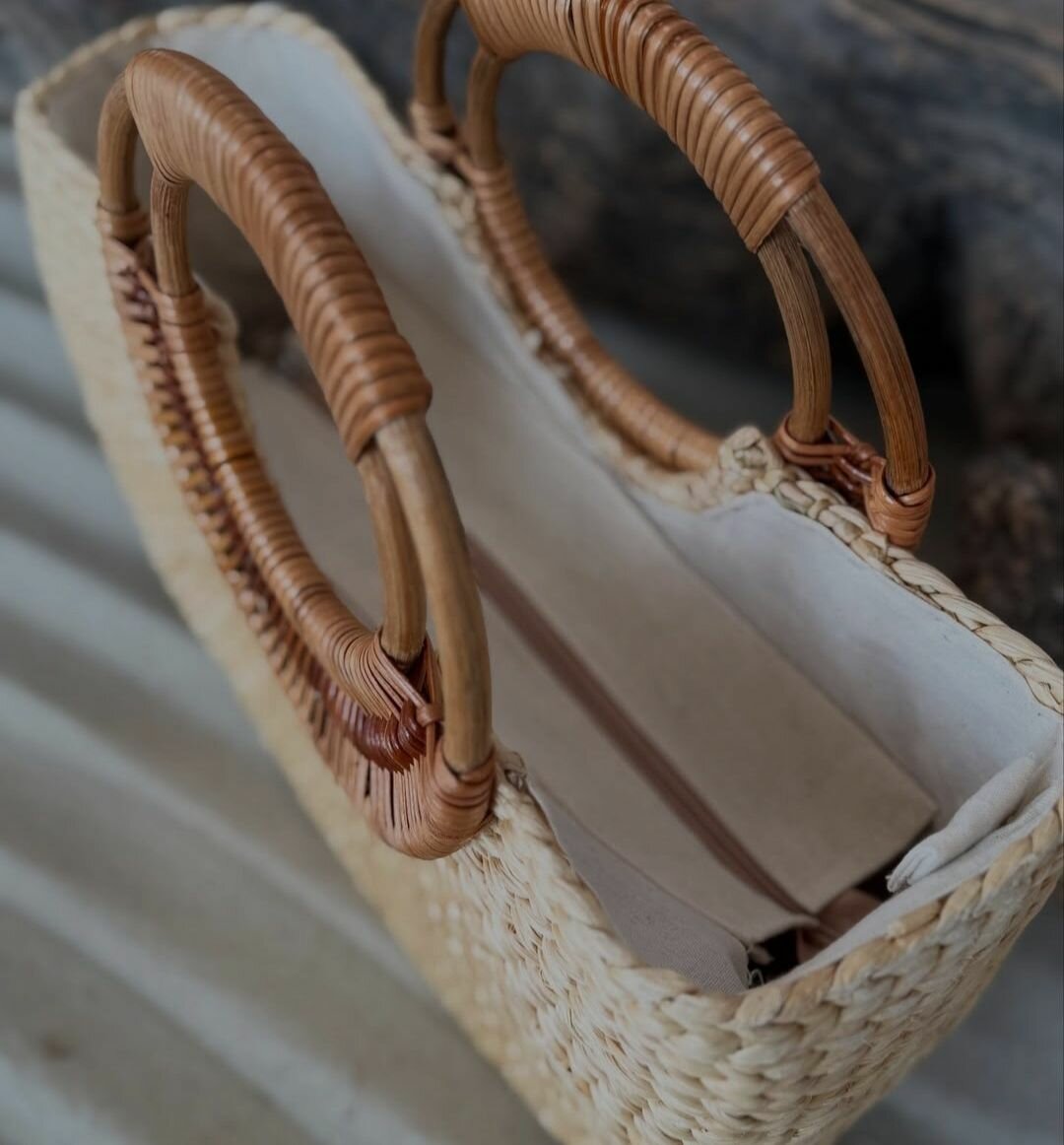 Шикарная сумочка из ротанга