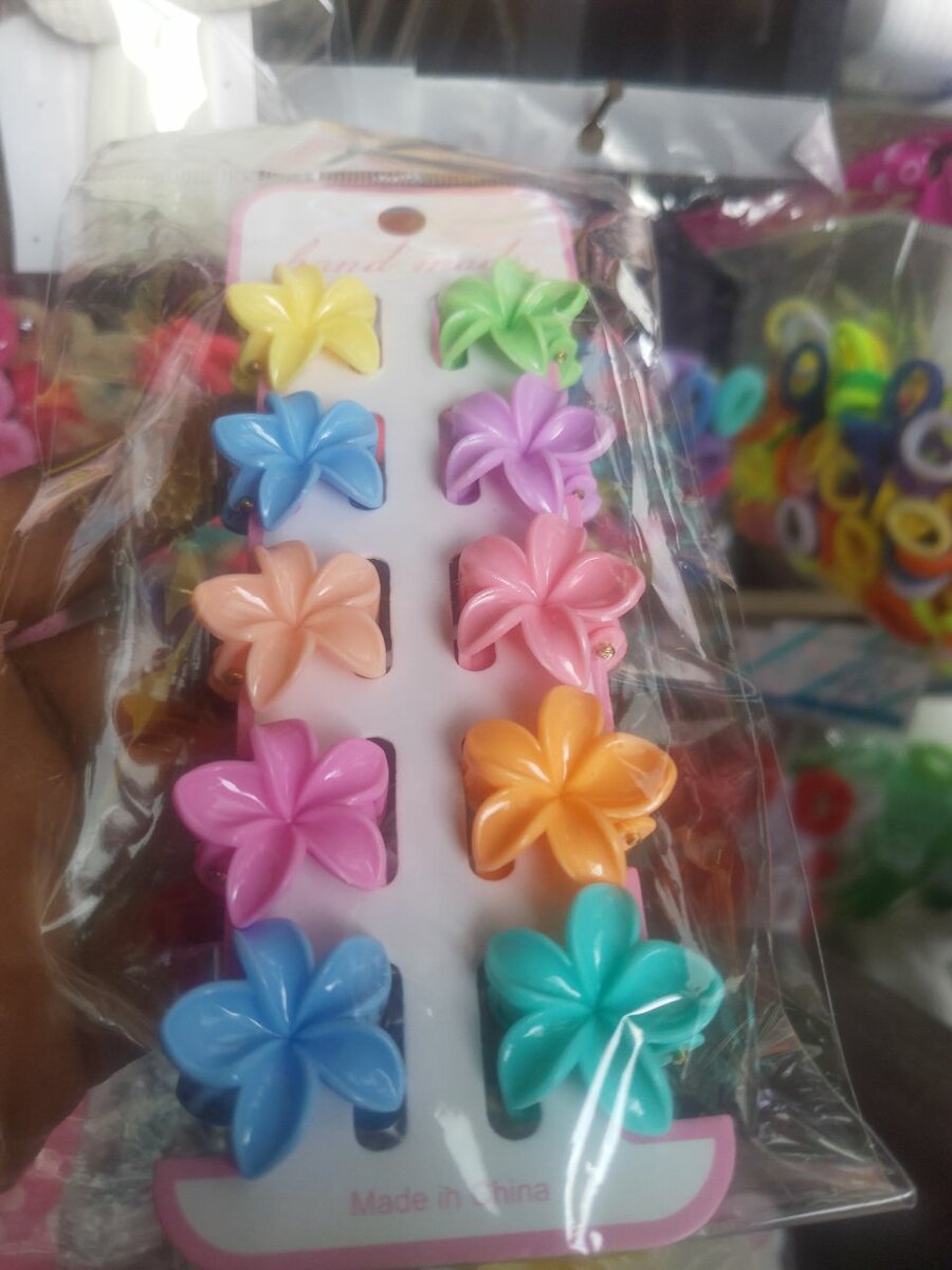 Pinces fleurs colorées pour cheveux
