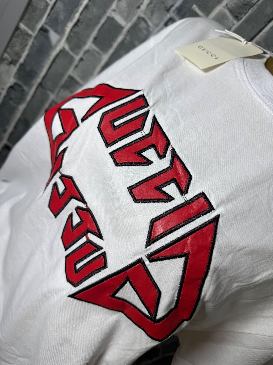 T-shirt blanc imprimé Cuir