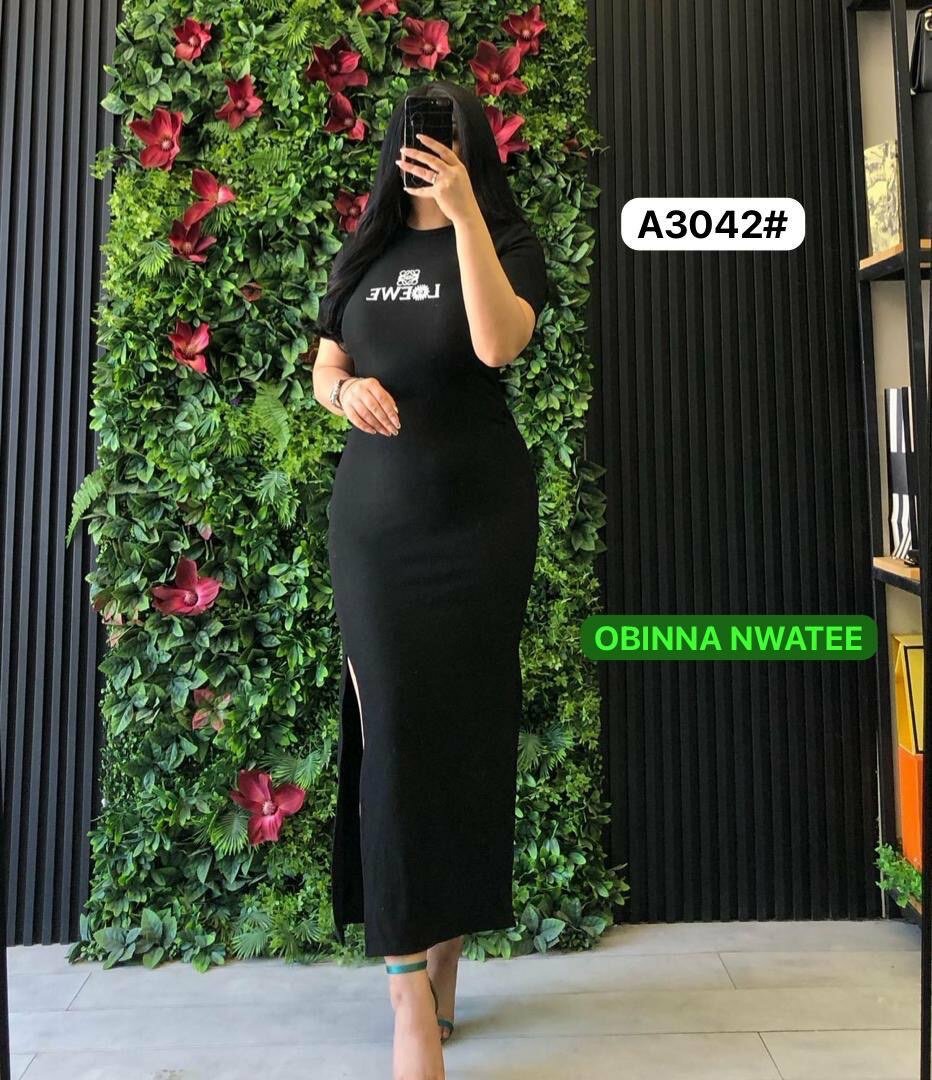 Robe élégante noire fendue