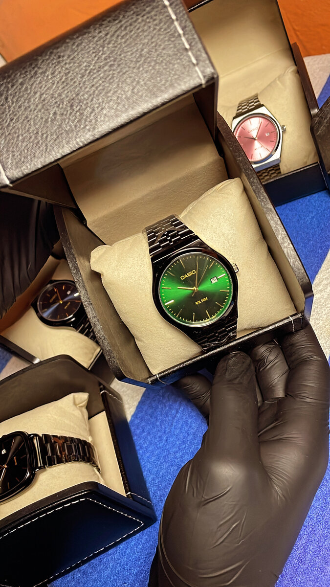 Montre noir cadran vert WR