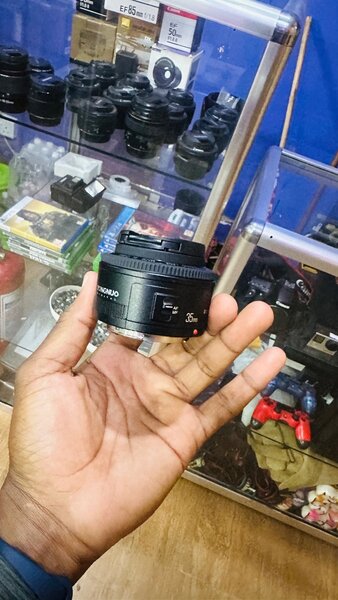 Canon EF Mount YN 35mm F2.0 lens . ( Full Frame )