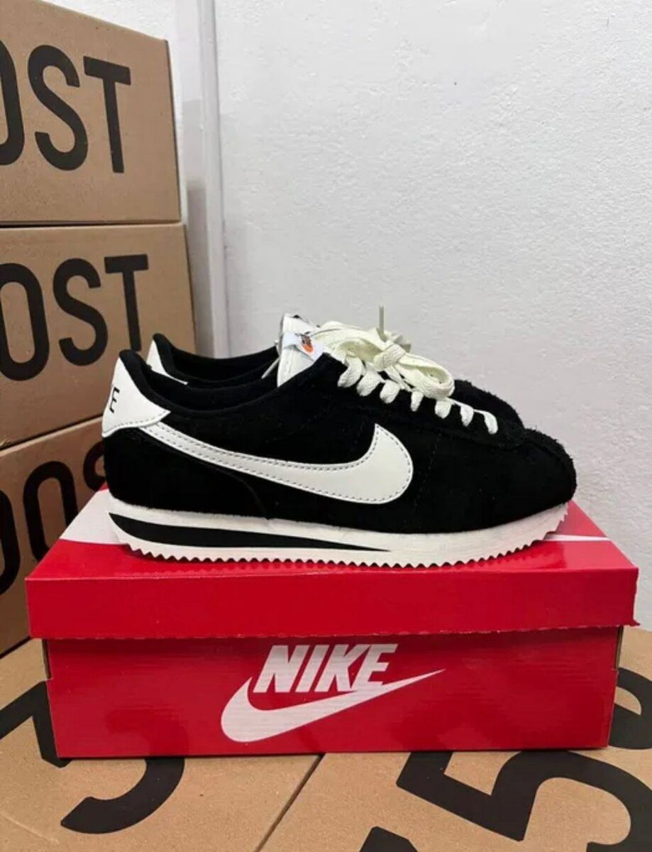 Baskets noires Nike Classiques Homme