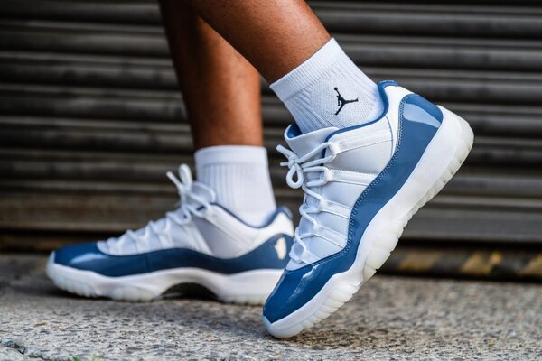 JORDAN 11
