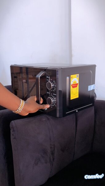 Comfee Microwave Oven with Grill