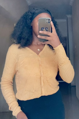 Short knitted Sweater with buttons in beige :M/S