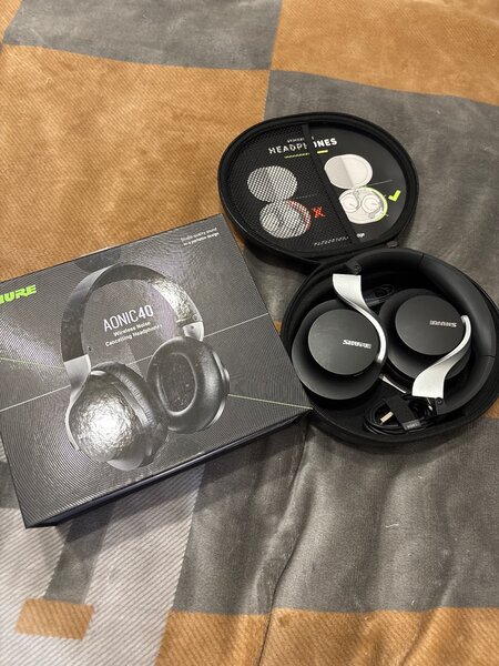 Беспроводные наушники Shure