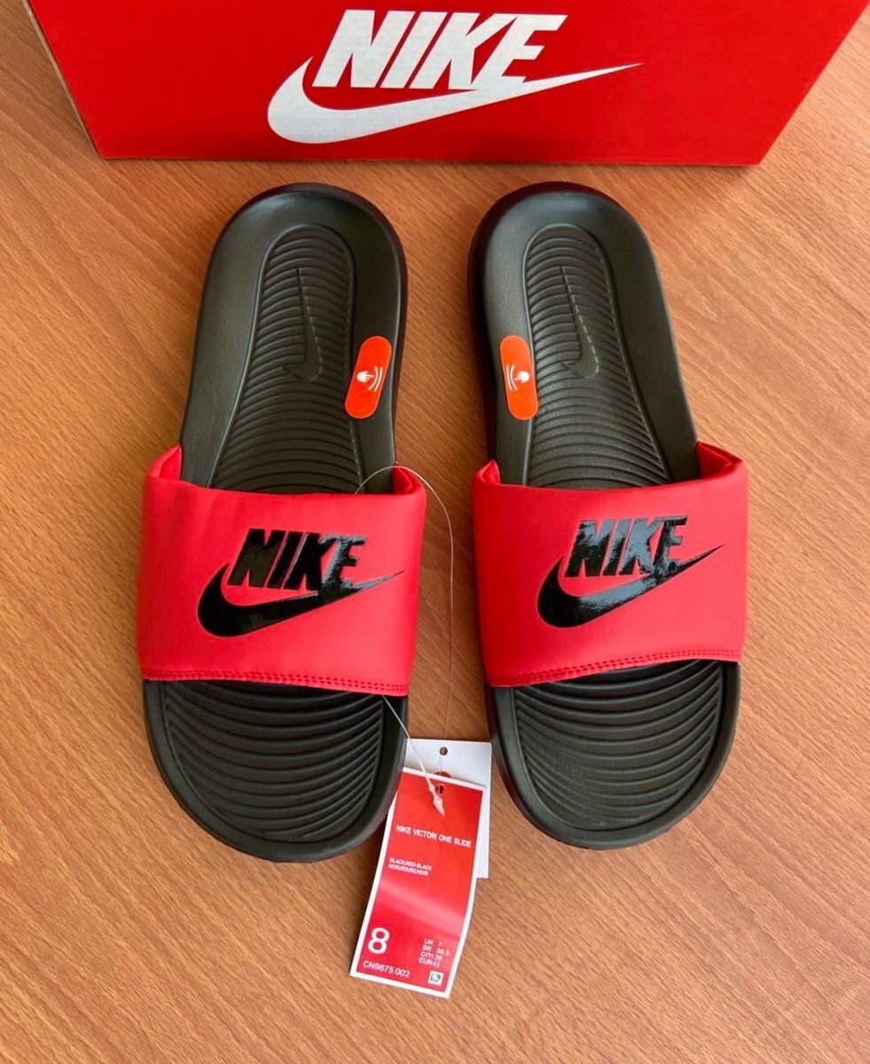 Nike Victori slides
