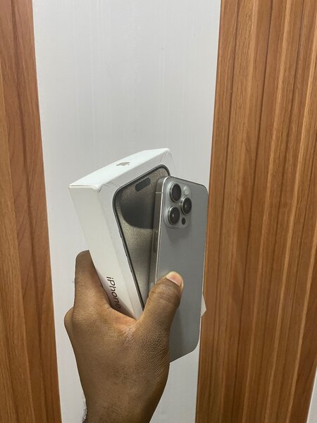 IPhone 15 Pro Max 256 giga 2 puce