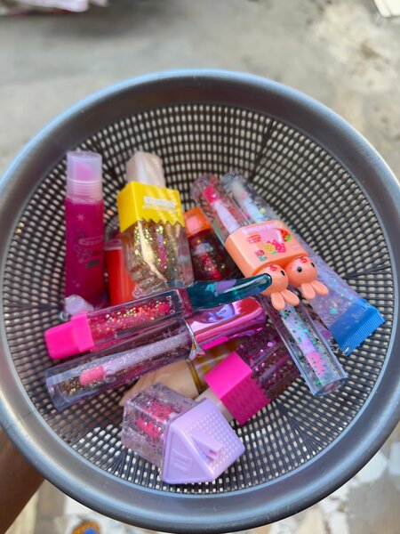 Brillant à lèvre rose