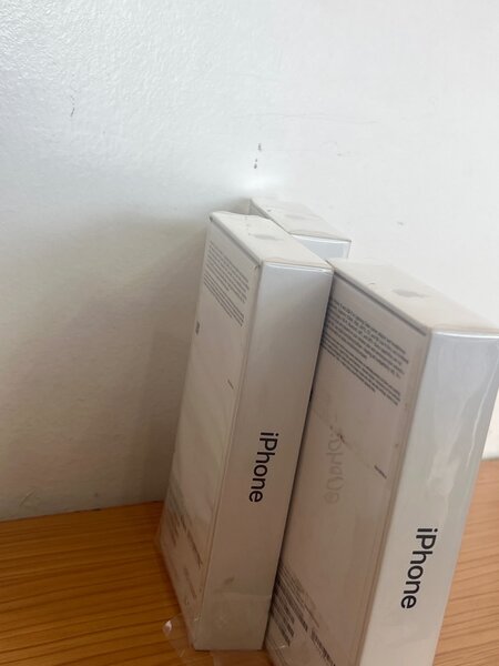 iPhone 12 64Gig gevey unlocked