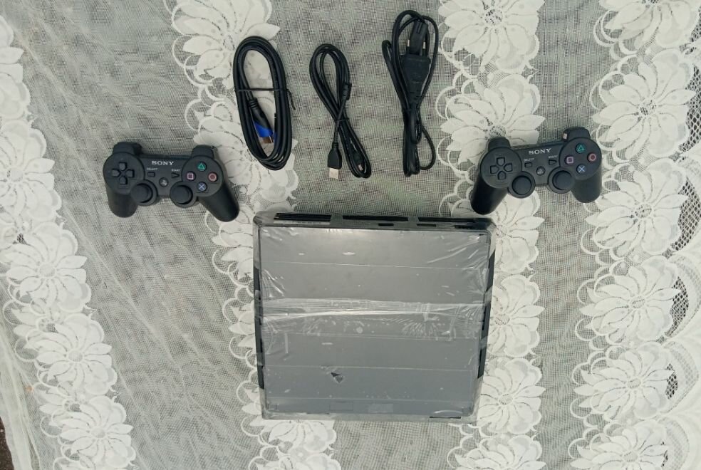 PS3 slim craquée avec 20 jeux