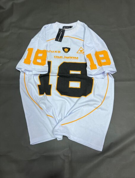 T-shirt sport blanc numéro 18