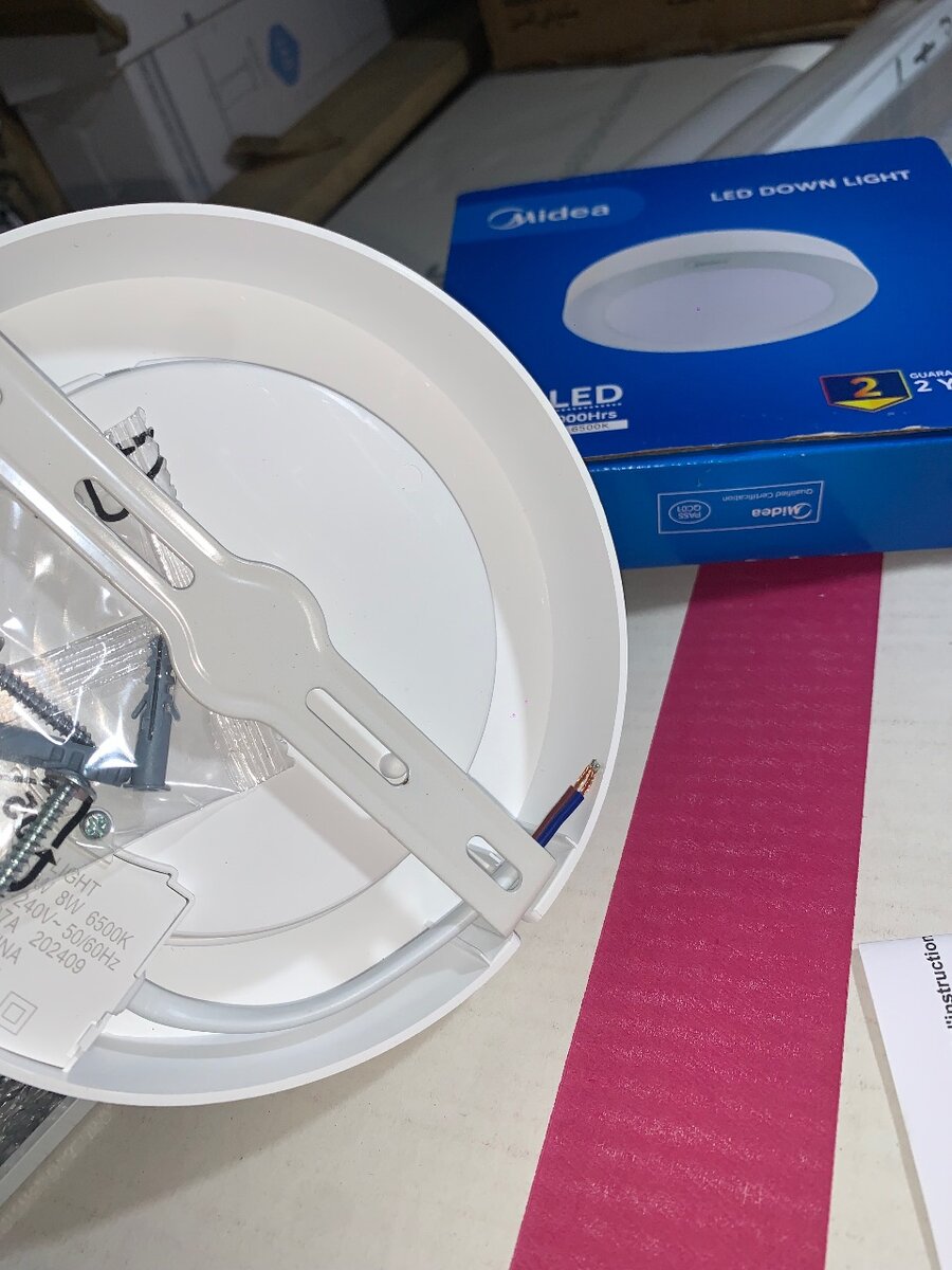 Plafonnier LED 8W Midea