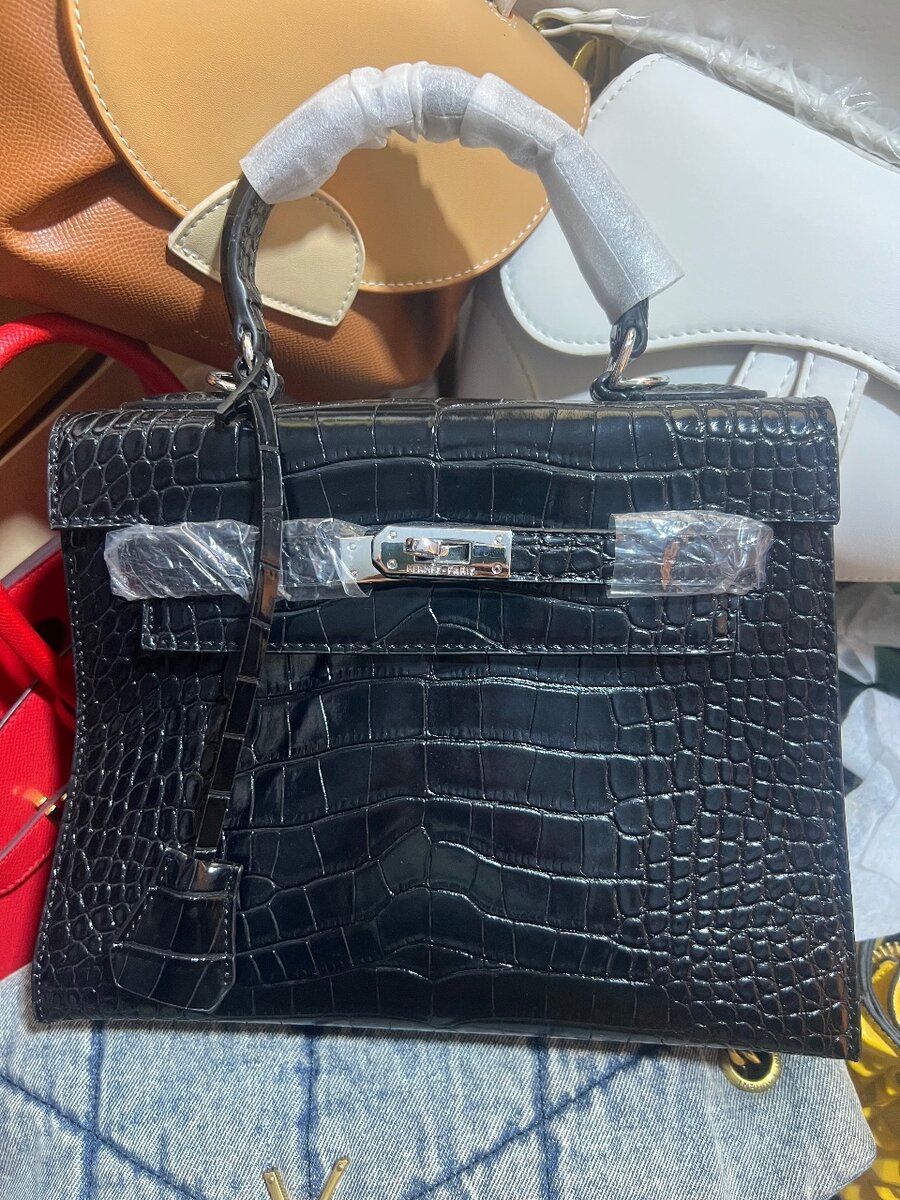 Sac à main en cuir croco élégant