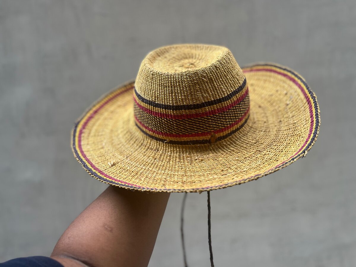 Chapeau de paille tressé