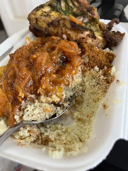 Fonio + un poulet fumé entier