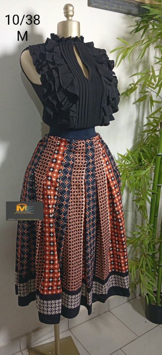 Jupe à motifs + haut.