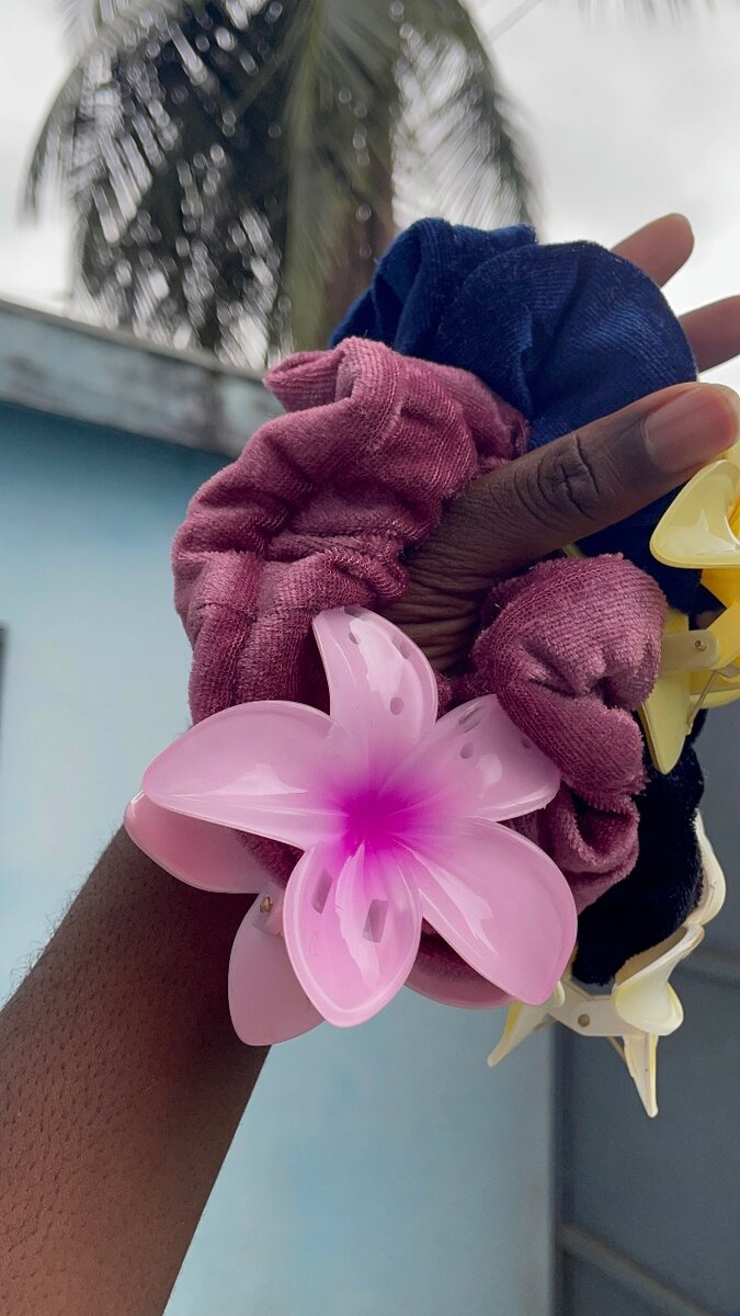 1 Pince en fleur+ 1 chouchou