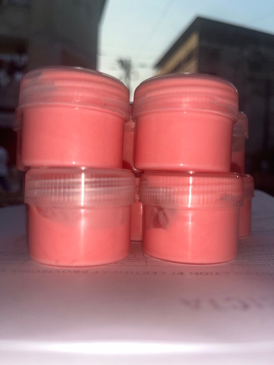 PRODUIT DE LÉVRE ROSE