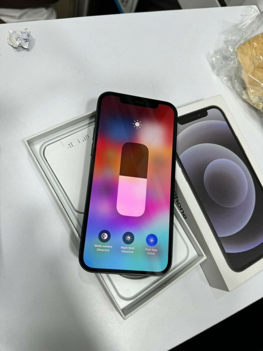 iPhone 12 64G très propre