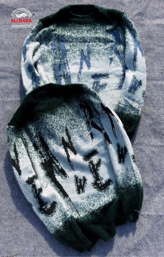 Chandail en Laine à Motifs Artistiques