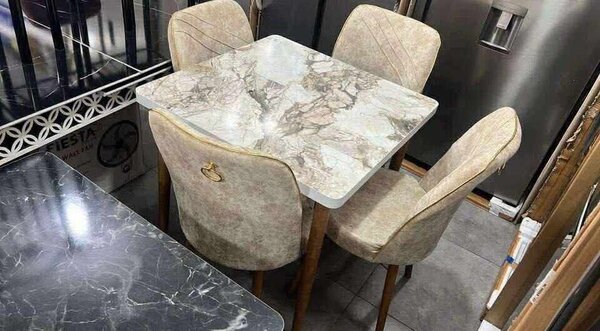 Table à manger marbre 4 places
