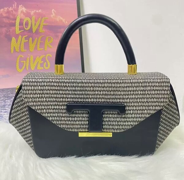 HIGH QUALITY CLUTCH BAG