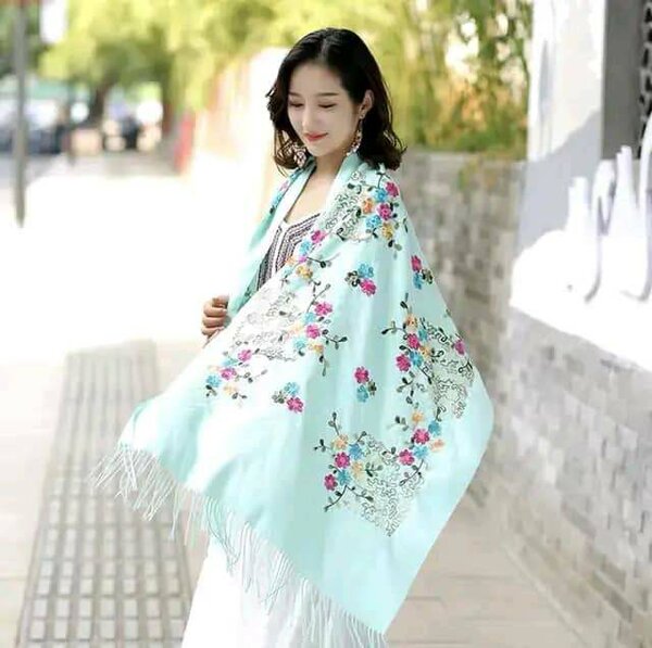 Écharpe à fleurs élégante