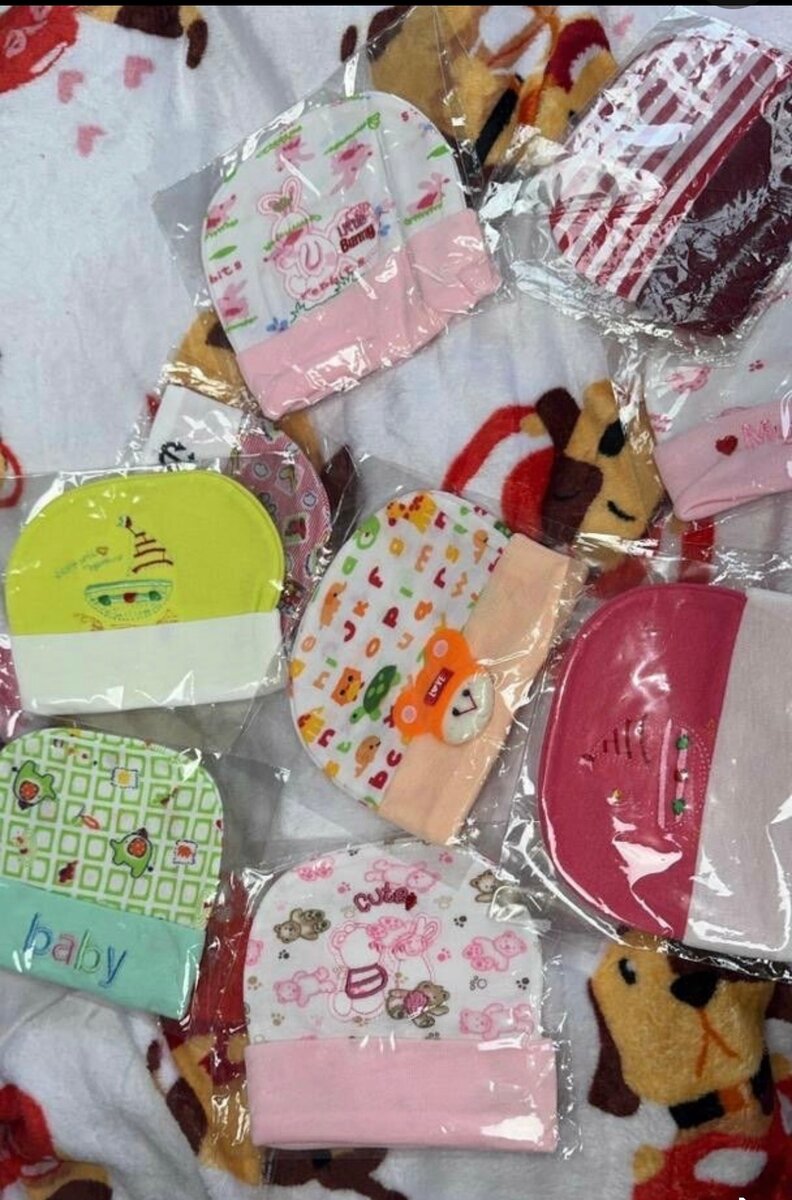 Bonnets bébé colorés