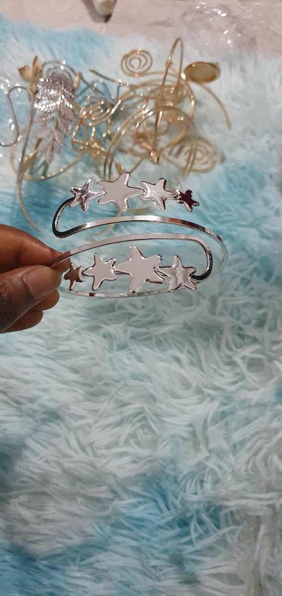 Couronnes Décoratives Étoiles et Fleurs