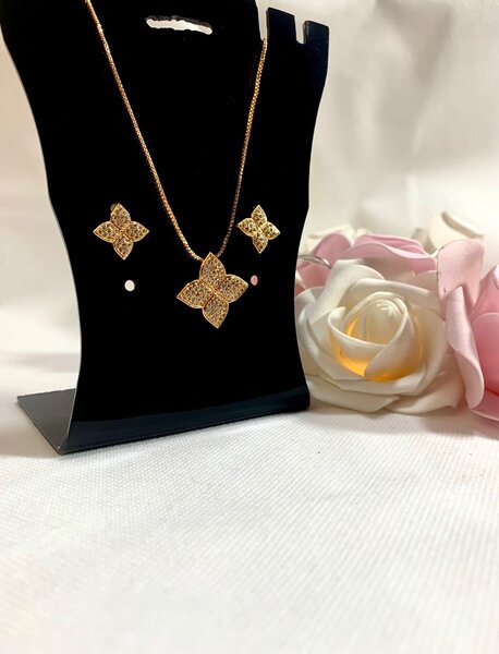 Golden Pendant Chain