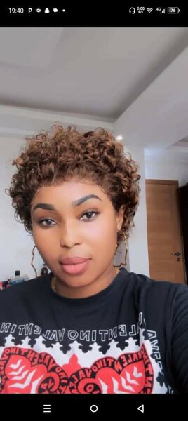 Perruque naturelle effet mouillé