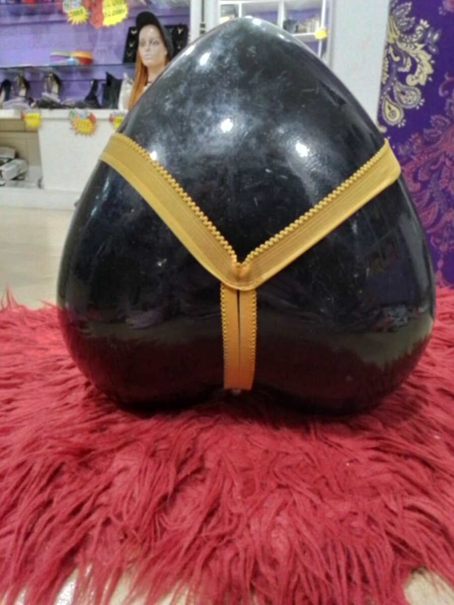 String élégant en dentelle avec perles